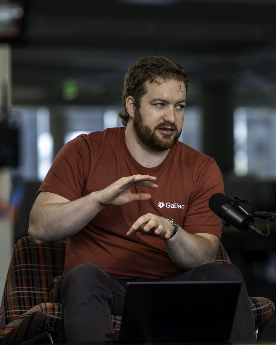 Conor Bronsdon recording a Chain of Thought episode